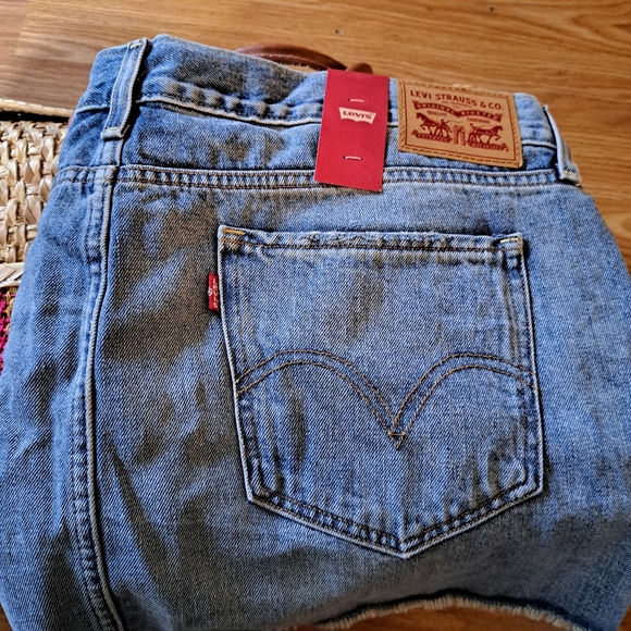 NWT LEVIS distressed Denim Skirt Size 32 - Picture 5 of 10